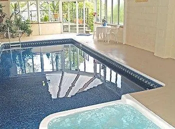 Southview And Indoor Pool 4* ويندرمير